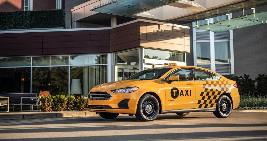  Ford Fusion Hybrid Taxi 2018 года  (NA) (фото 1 из 8)